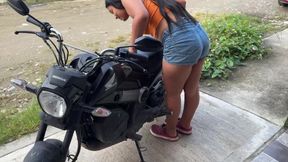 neighbor help me with the motorcycle you will receive a good payment