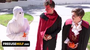 Busty Stepmom In Costume Cassie Del Isla Gets Her Pussy Pounded In Perv Foursome - reality sex starring Cassie del isla